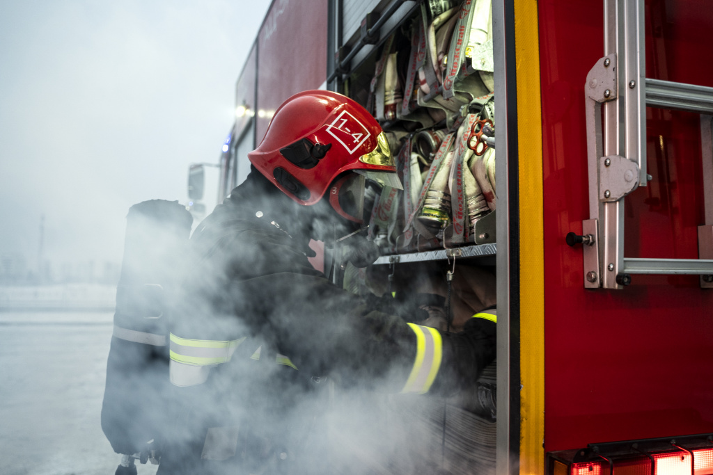 firefighter-ready-his-mission.jpg